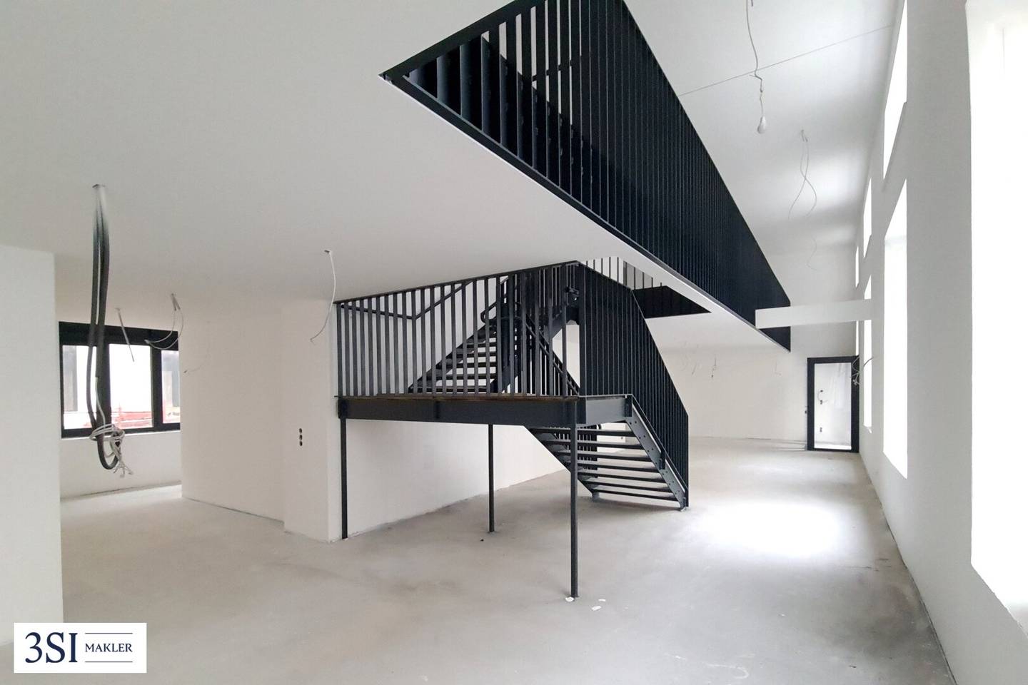 Extraordinary Office Loft in a Representative Period Style Building at Wallensteinplatz