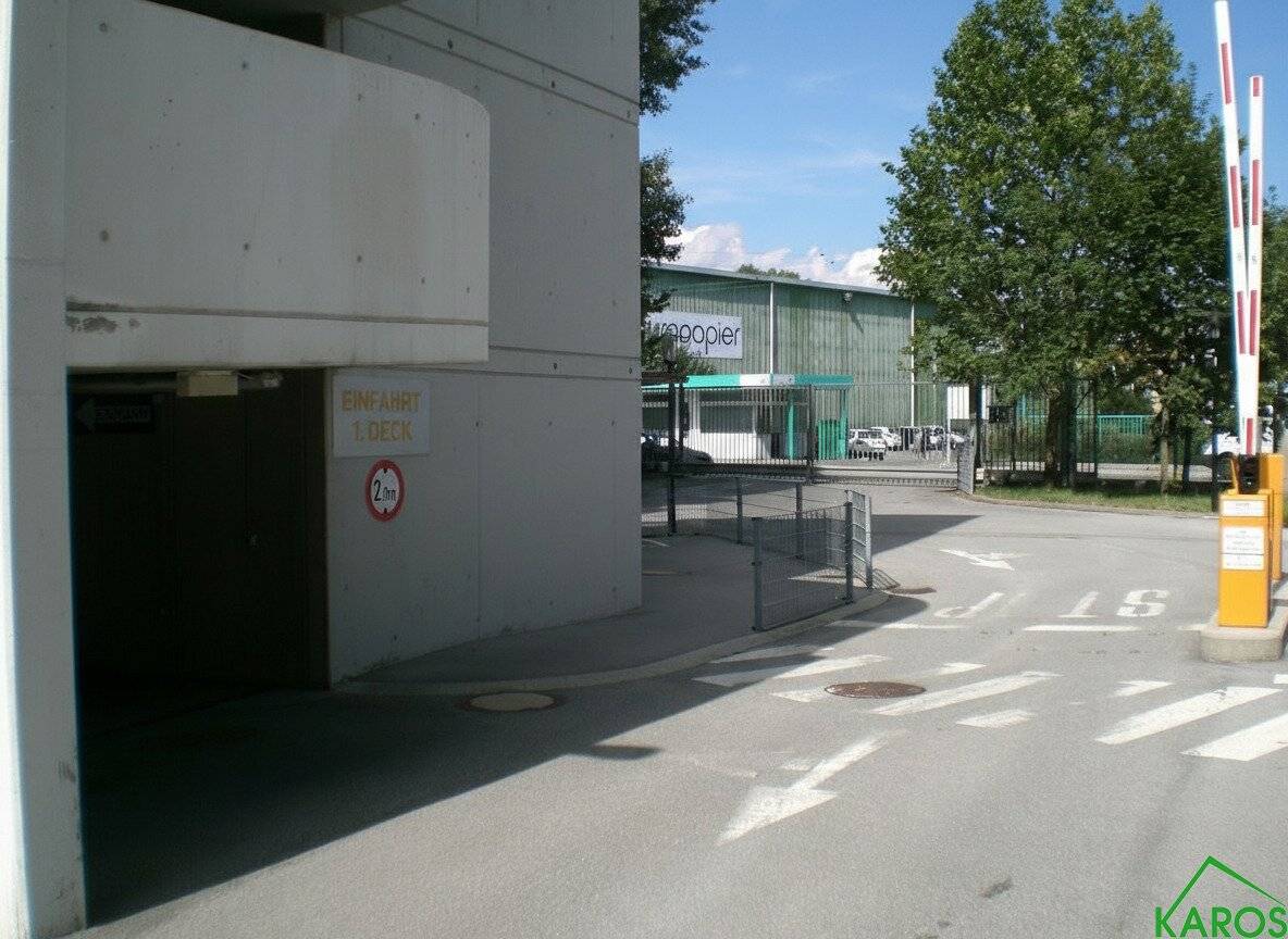 Garage spaces directly at the Strebersdorf exit (A22)