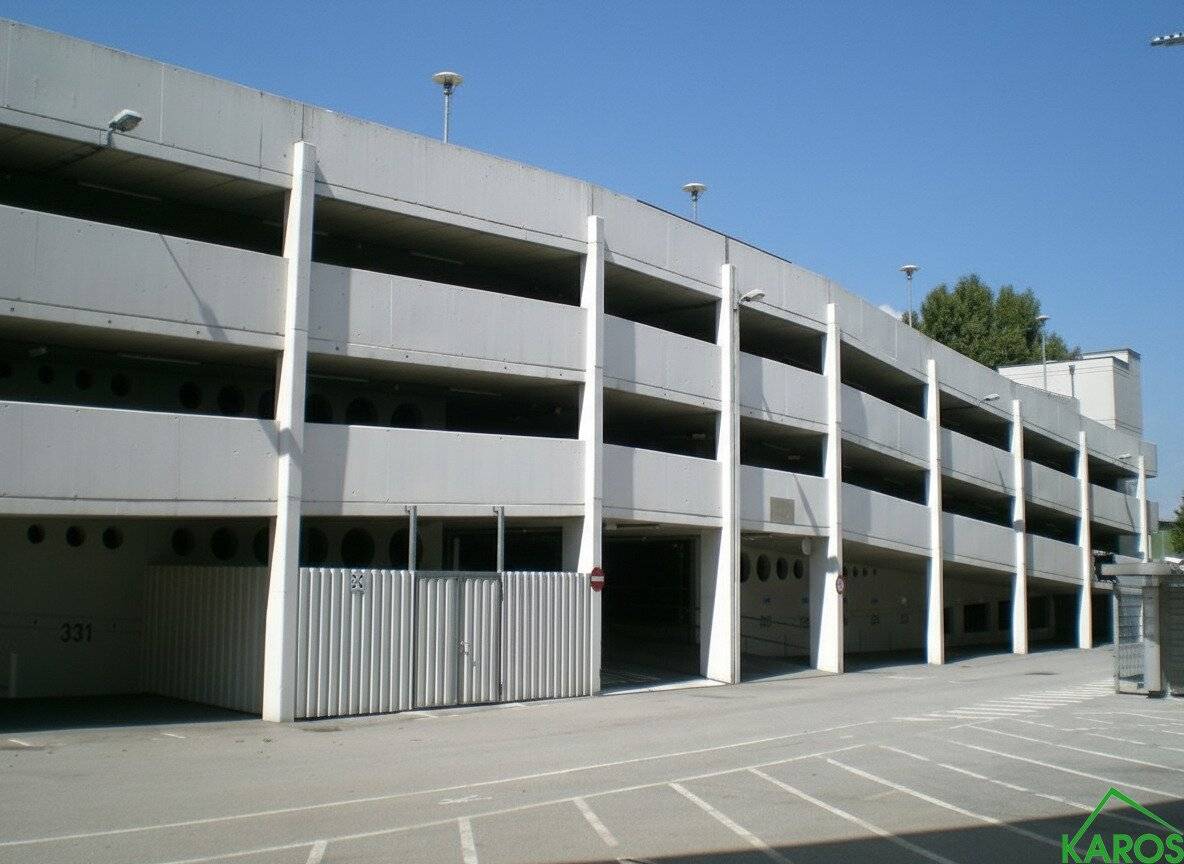 Garage spaces directly at the Strebersdorf exit (A22)