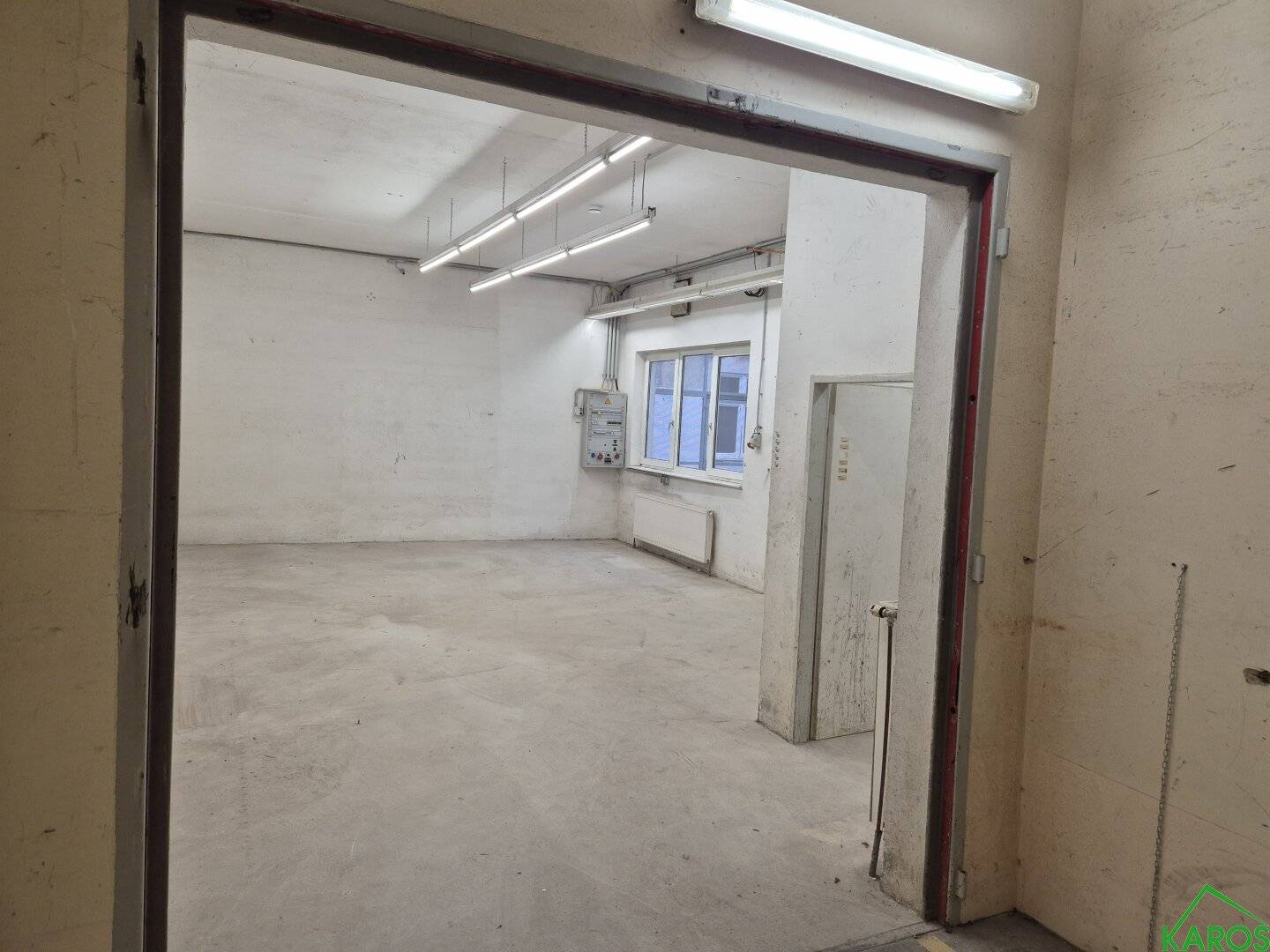 Attractive workshop in 1120 Vienna, 291 m² for your business with inventory