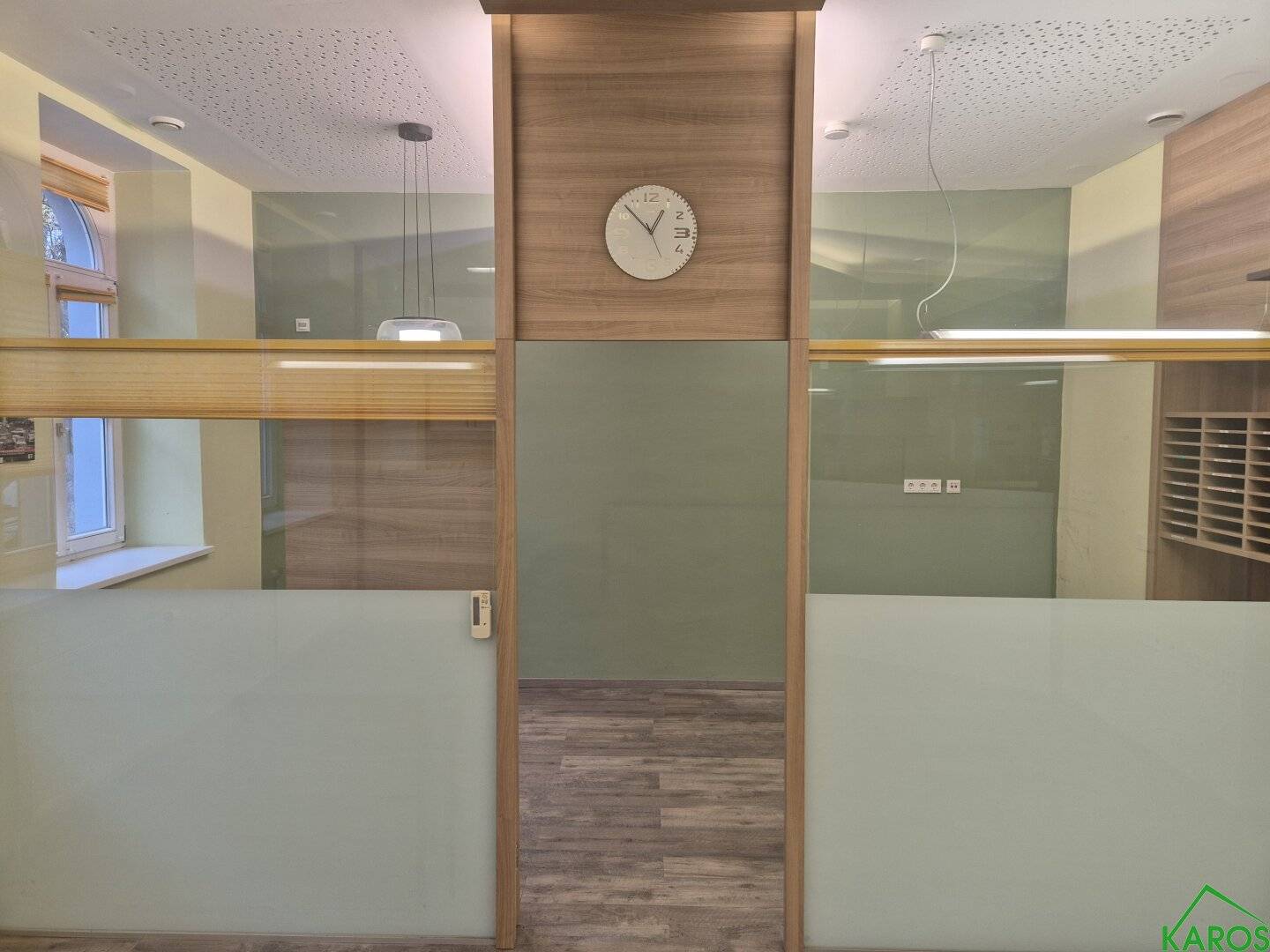 Furnished commercial premises awaiting opening","de":"EINGERICHTETES GESCHÄFTSLOKAL WARTET AUF DIE ERÖFFNUNG!"