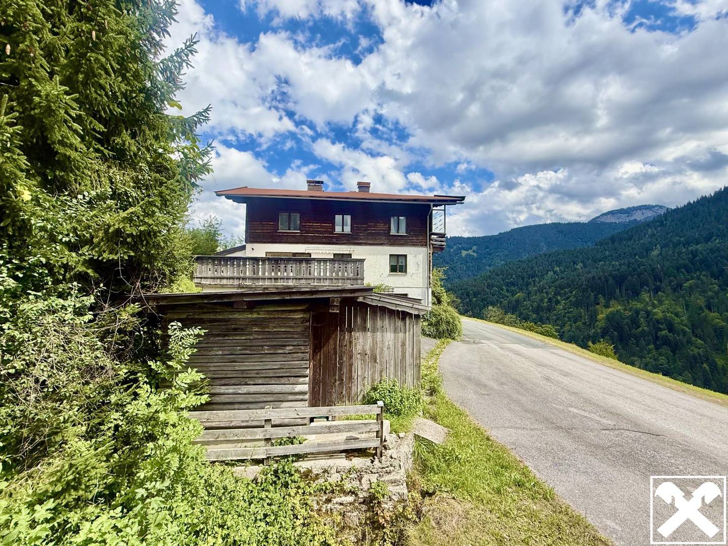 Sanierungsbedürftiges Einfamilienhaus in idyllischer Lage
