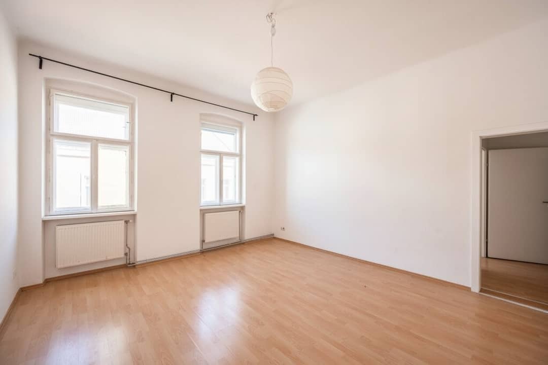 Altbauwohnung mit Umbaupotenzial in guter Lage