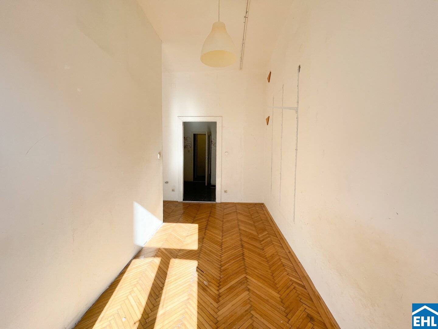 Old building apartment with design freedom near Augarten