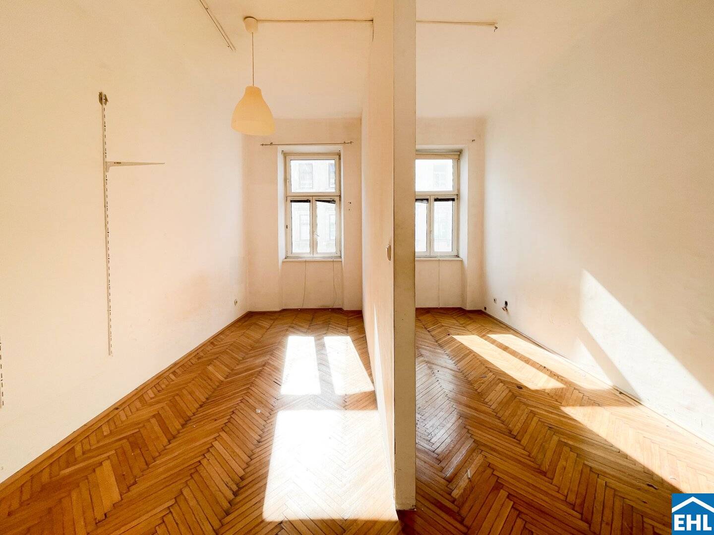 Old building apartment with design freedom near Augarten