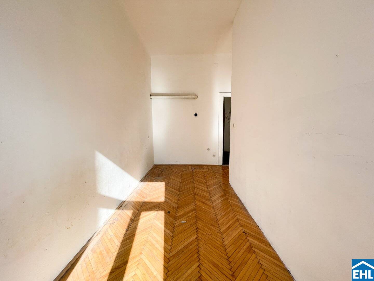 Old building apartment with design freedom near Augarten