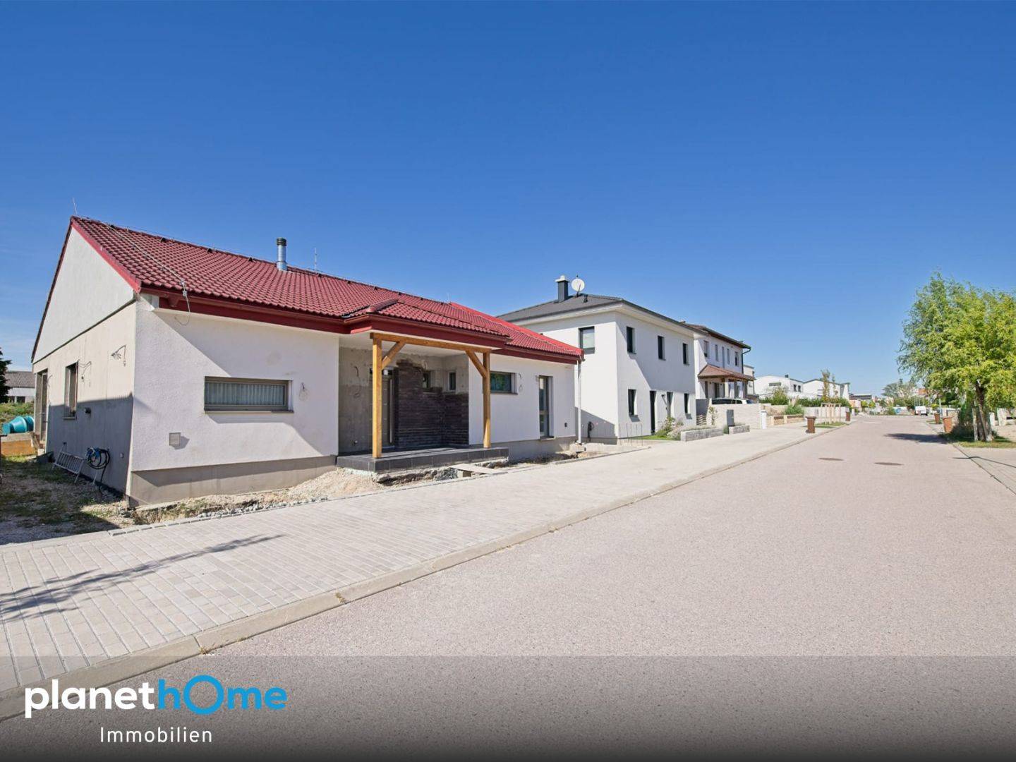 Wohnen auf einer Ebene: Neubau Bungalow mit höchstem Wohnkomfort