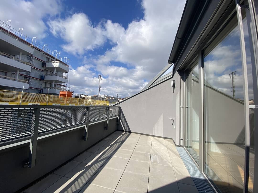Dachgeschosswohnung mit Dachterrasse nahe U3