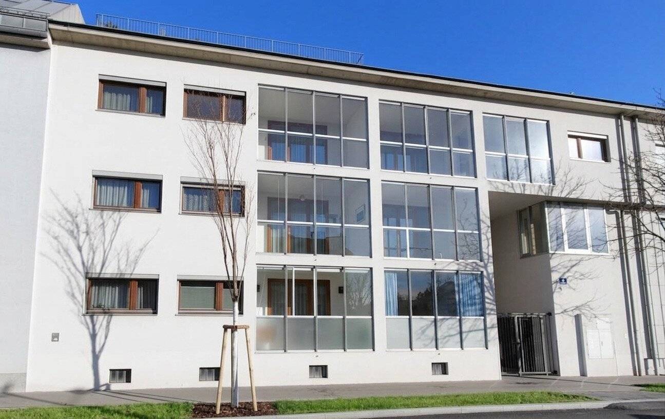Three room apartment with loggia in a quiet location