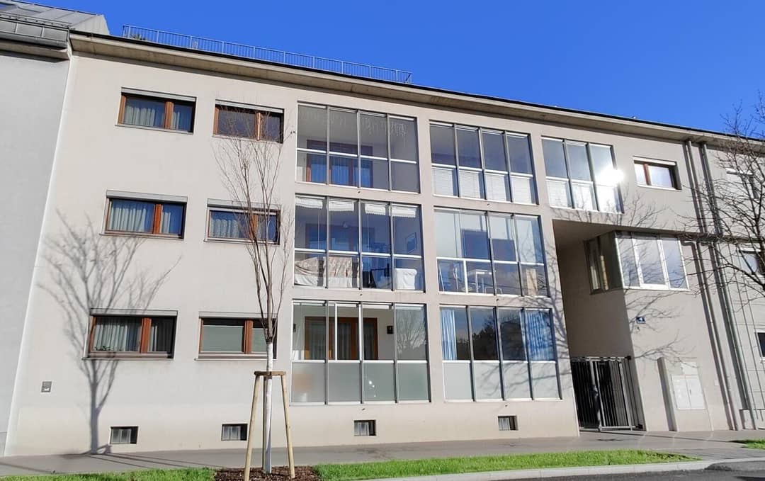 Wohnung mit Loggia drei Zimmer in ruhiger Lage