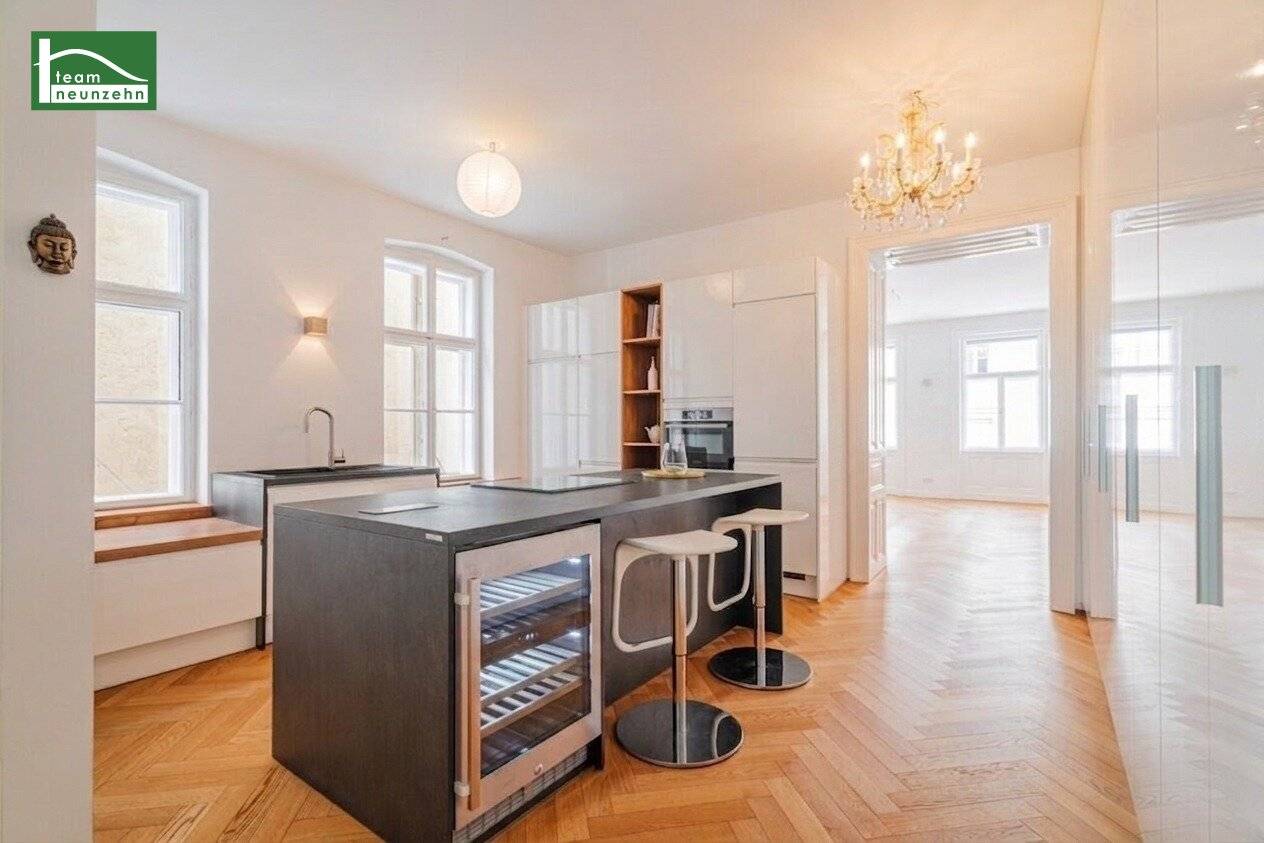 Stilvolle kernsanierte 4-Zimmer-Altbauwohnung nahe Servitenviertel