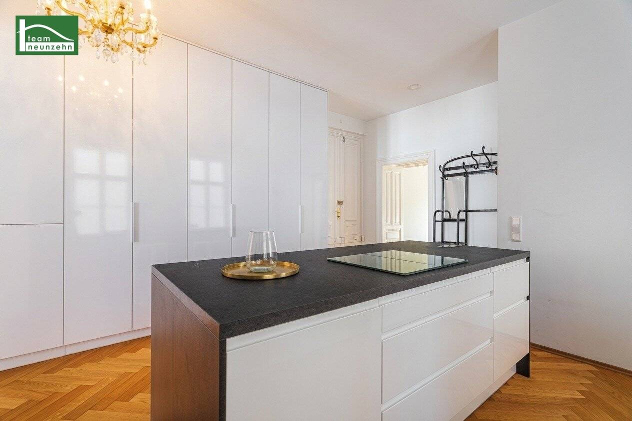 Stilvolle kernsanierte 4-Zimmer-Altbauwohnung nahe Servitenviertel
