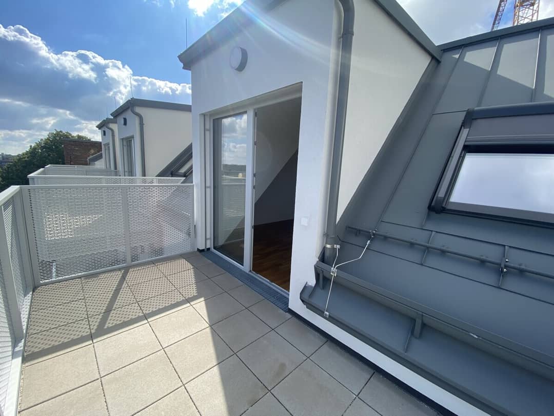 Balkon über 8m²