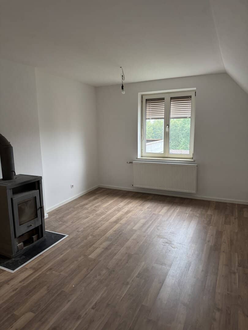 Vollsanierte Dachgeschosswohnung mit Privatgarten