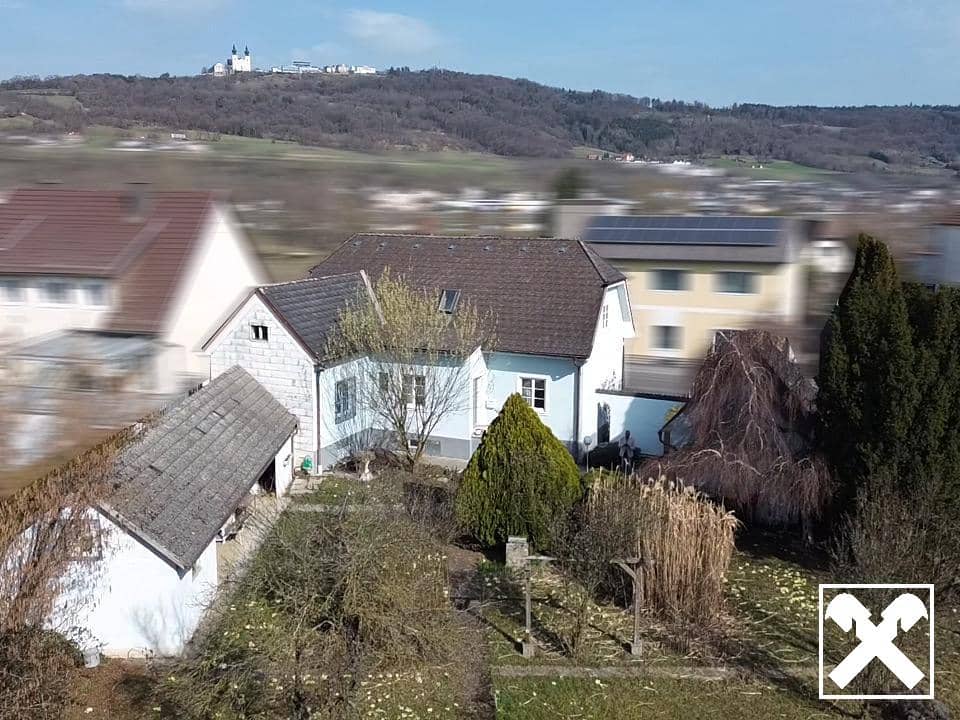 Bürgerliches Einfamilienhaus mit viel Platz, liebenswerten Garten & Ausblick gen Maria Taferl!