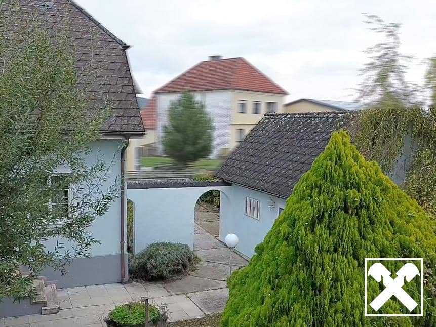 Bürgerliches Einfamilienhaus mit viel Platz, liebenswerten Garten & Ausblick gen Maria Taferl!