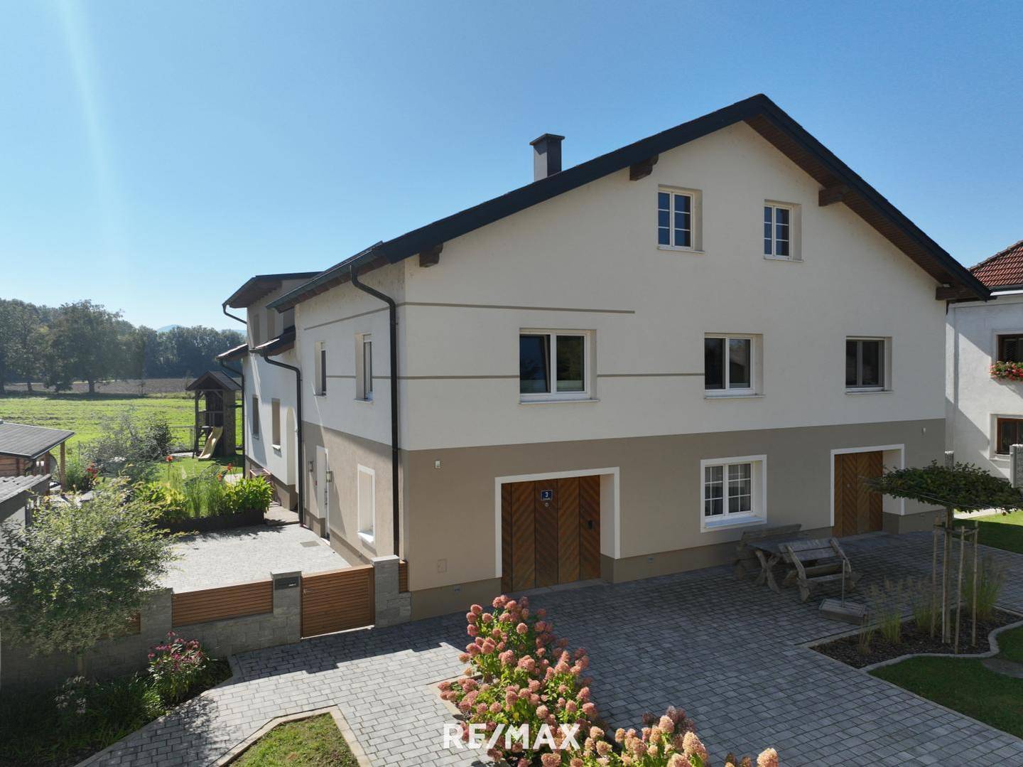 Modernes, saniertes Einfamilienhaus in Mank mit 390 m² Wohnfläche