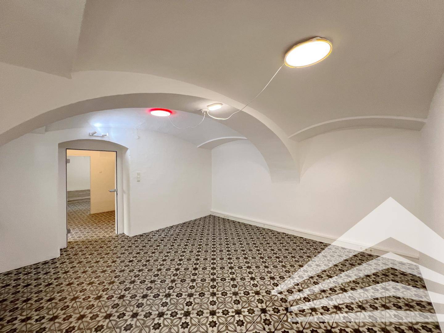Schönes Gewölbe-Atelier in der Klammstrasse - sofort verfügbar!