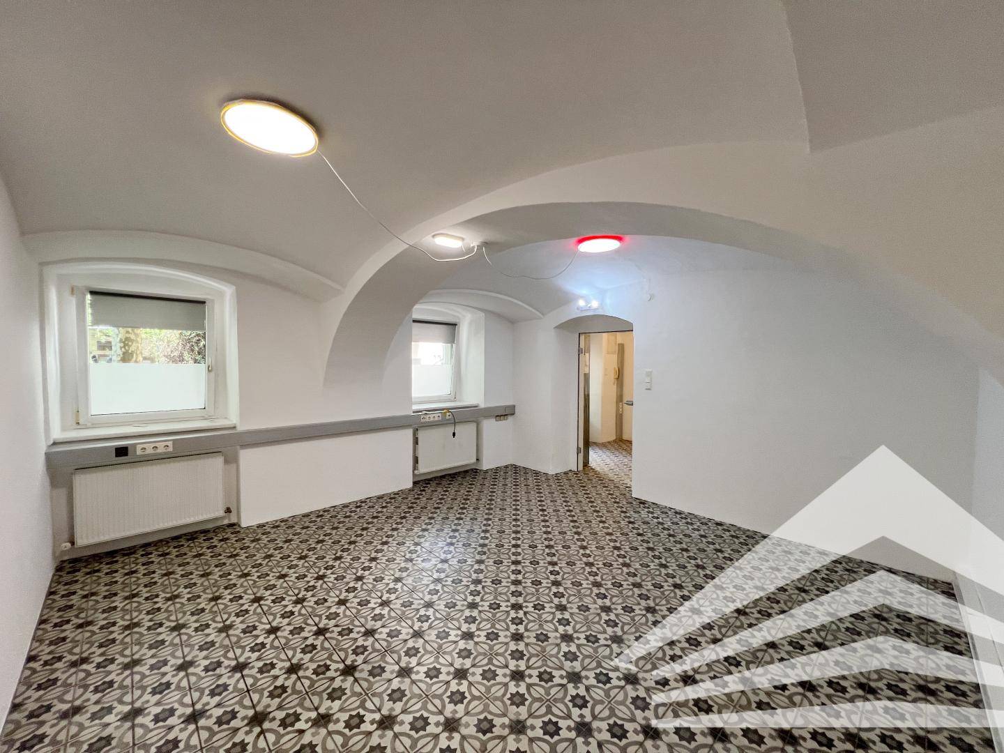 Schönes Gewölbe-Atelier in der Klammstrasse - sofort verfügbar!
