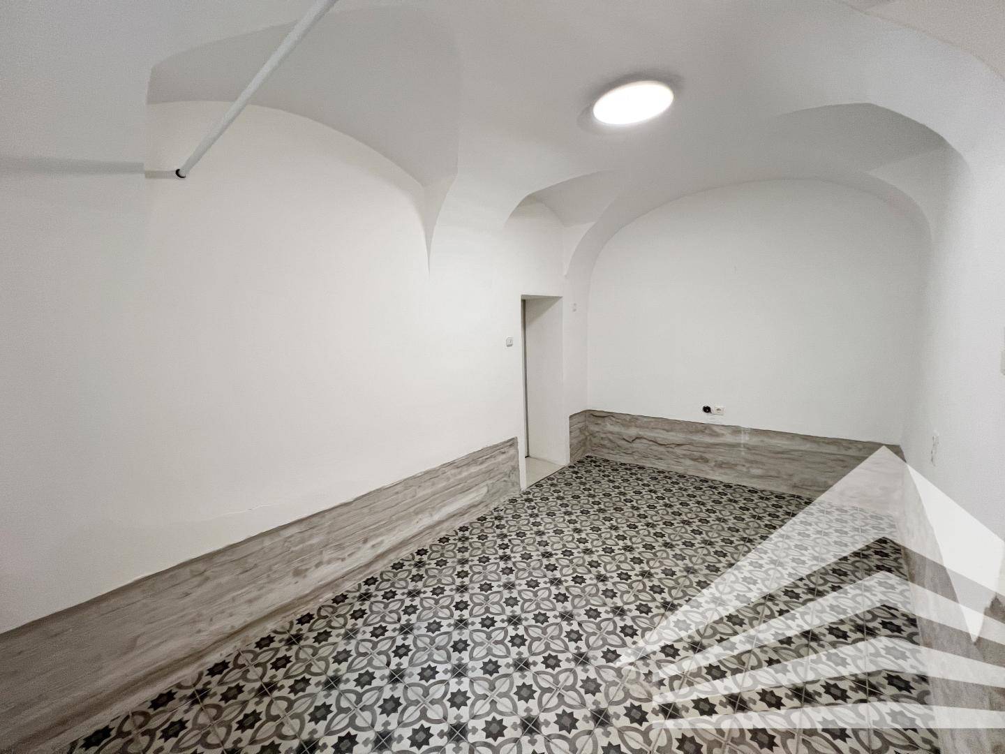 Schönes Gewölbe-Atelier in der Klammstrasse - sofort verfügbar!