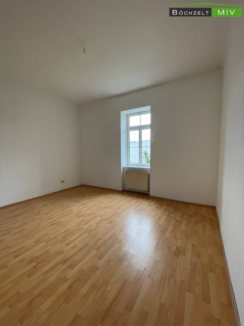 Helle Wohnung in zentraler Lage mit möblierter Küche