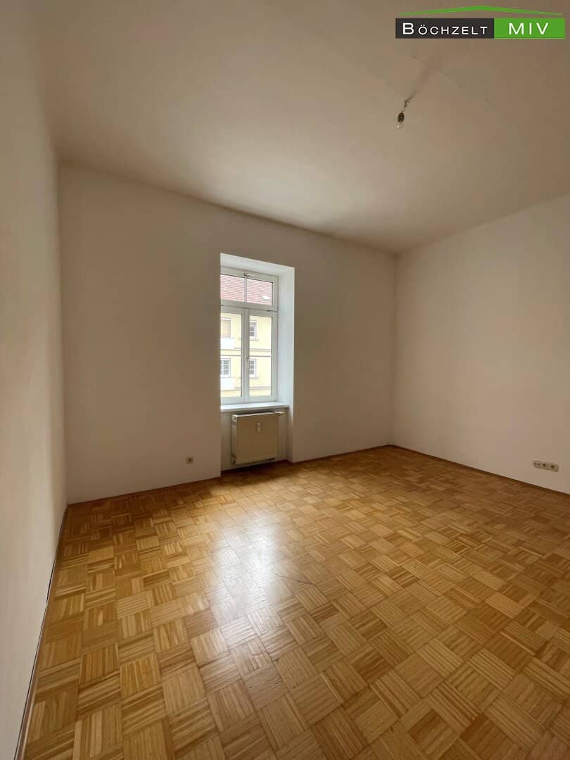 Helle Wohnung in zentraler Lage mit möblierter Küche