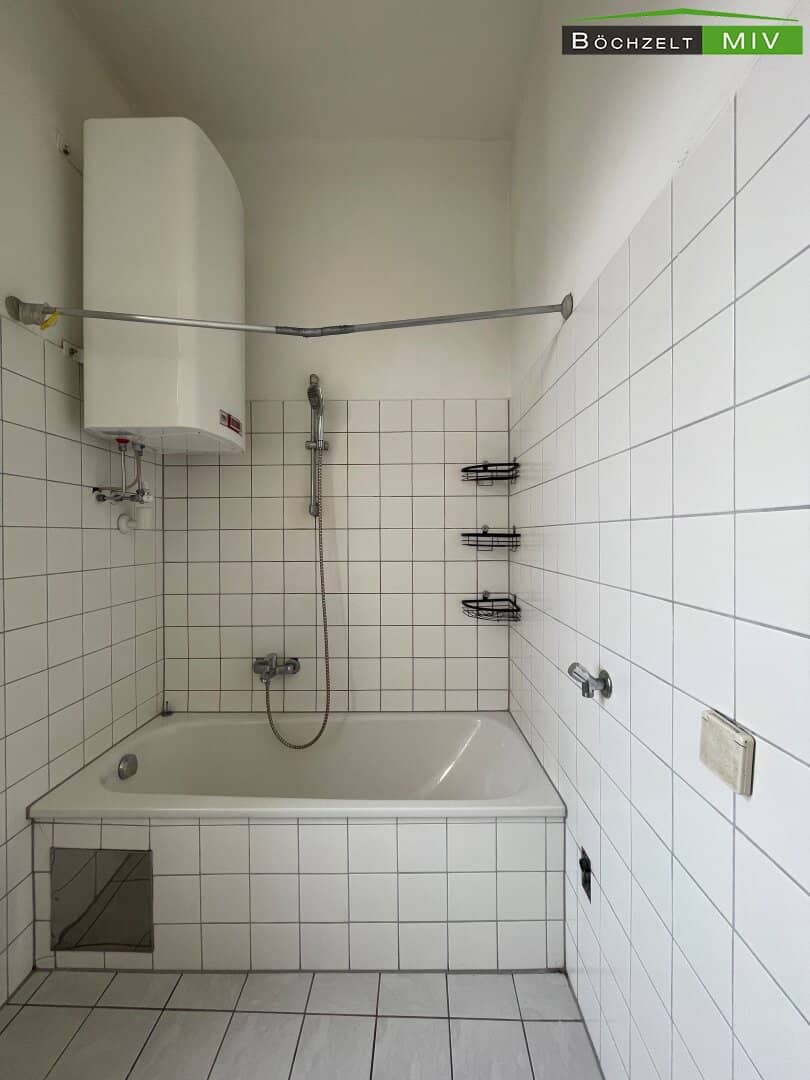 Helle Wohnung in zentraler Lage mit möblierter Küche