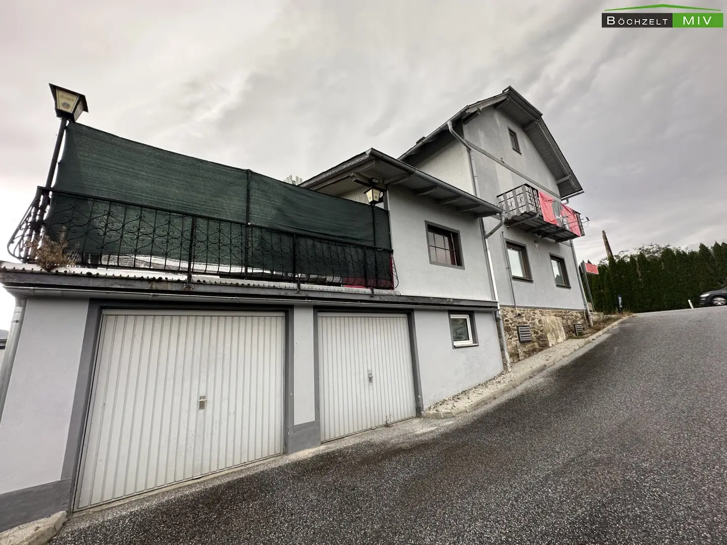 Owner-occupier or investor: Comprehensively renovated brothel with 13 rooms on the B70 near Voitsberg in Köppling 60? no address preserved? But we must preserve proper names: Köppling 60; Voitsberg; B70; Söding - St. Johann; Actually the instruction says preserve place names. We'll keep as: Owner-occupier or investor: Comprehensively renovated brothel with 13 rooms on the B70 near Voitsberg