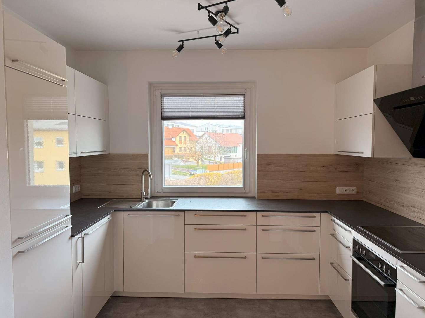 Wohnung mit Loggia und Aussicht ins Grüne in zentraler Lage