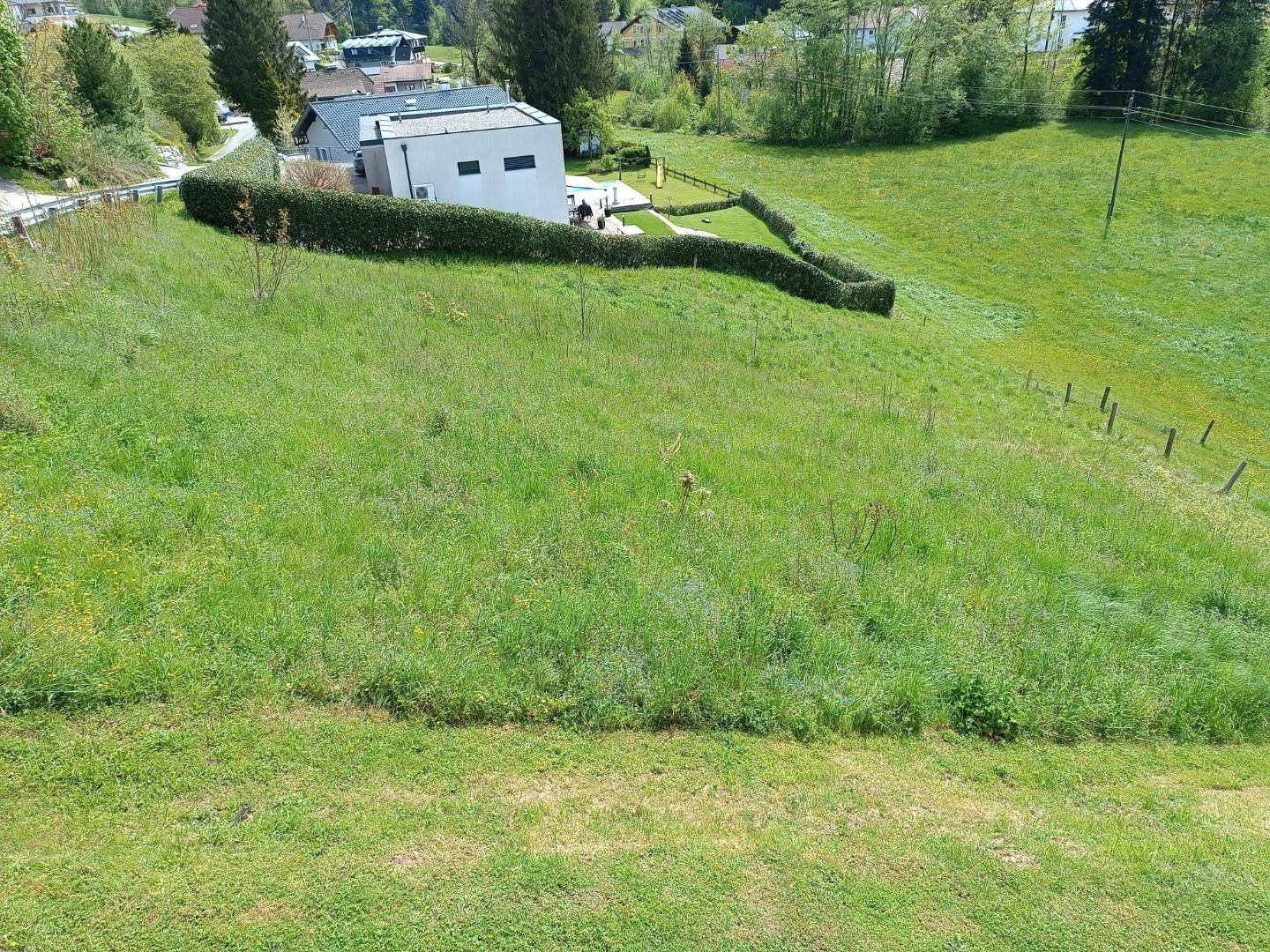 Sonniges Hanggrundstück in St. Konrad – Ruhige Lage mit Potenzial