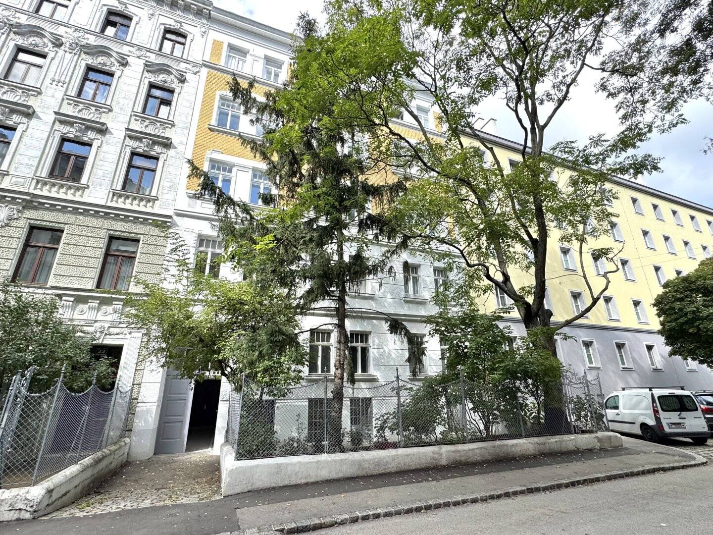 City Living 1030 Vienna, Renovated old building apartments near U3 Schlachthausgasse