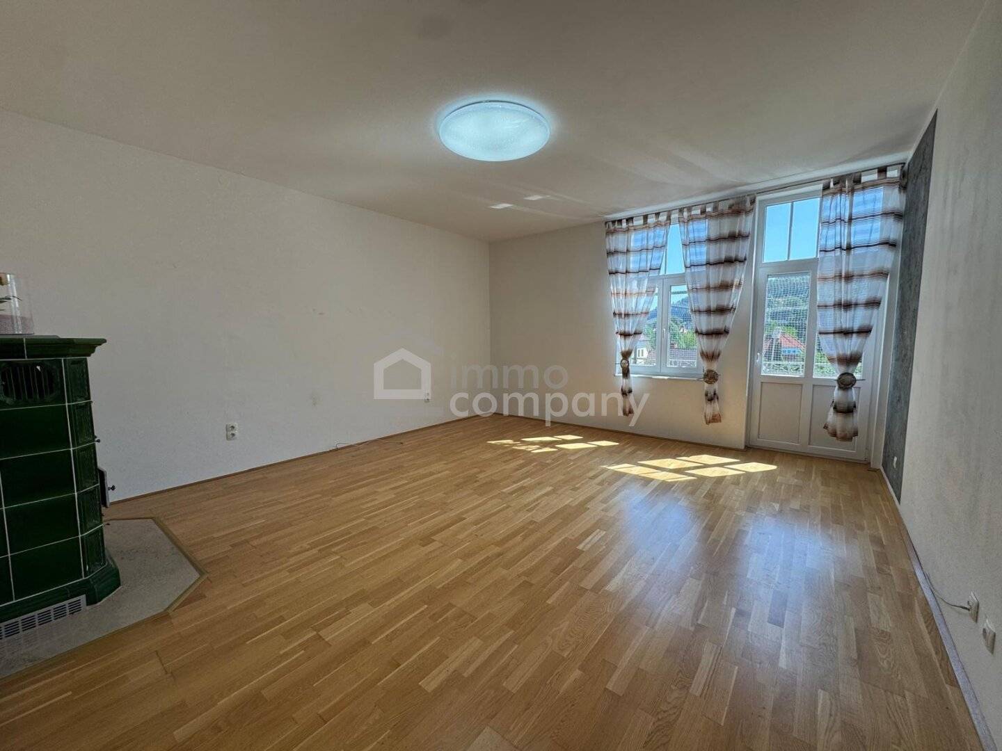Altbauwohnung mit Terrasse und hohen Decken