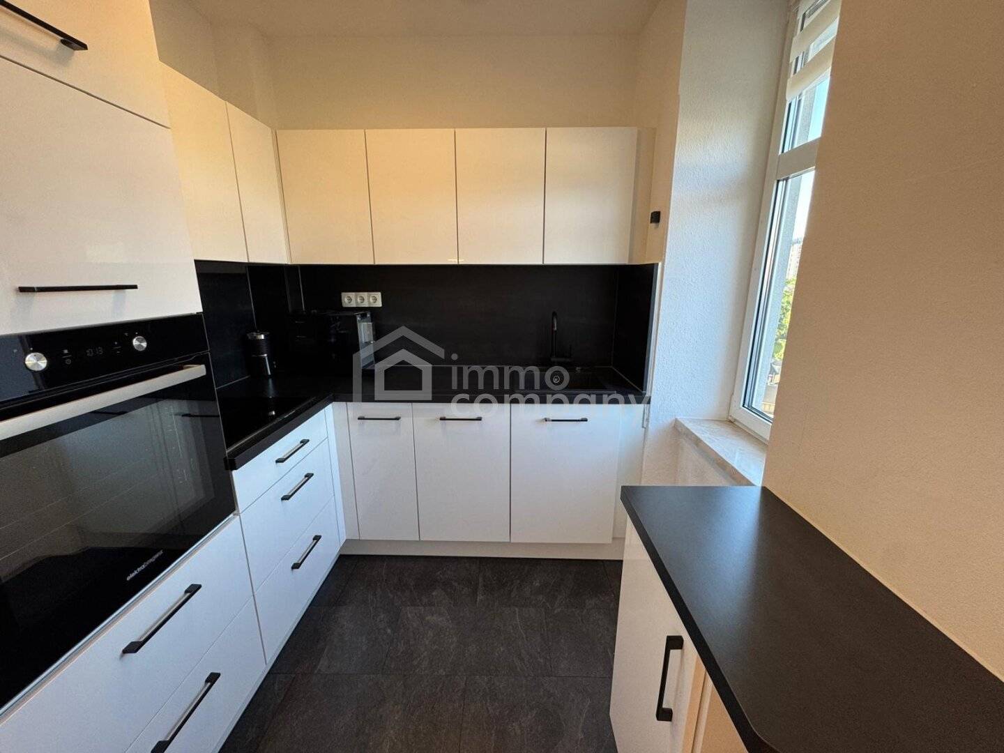 Altbauwohnung mit Terrasse und hohen Decken
