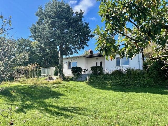 Seeblick-Bungalow in Winden am See mit 3 Schlafzimmern & Garage