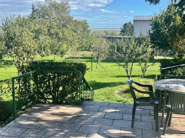 Seeblick-Bungalow in Winden am See mit 3 Schlafzimmern & Garage