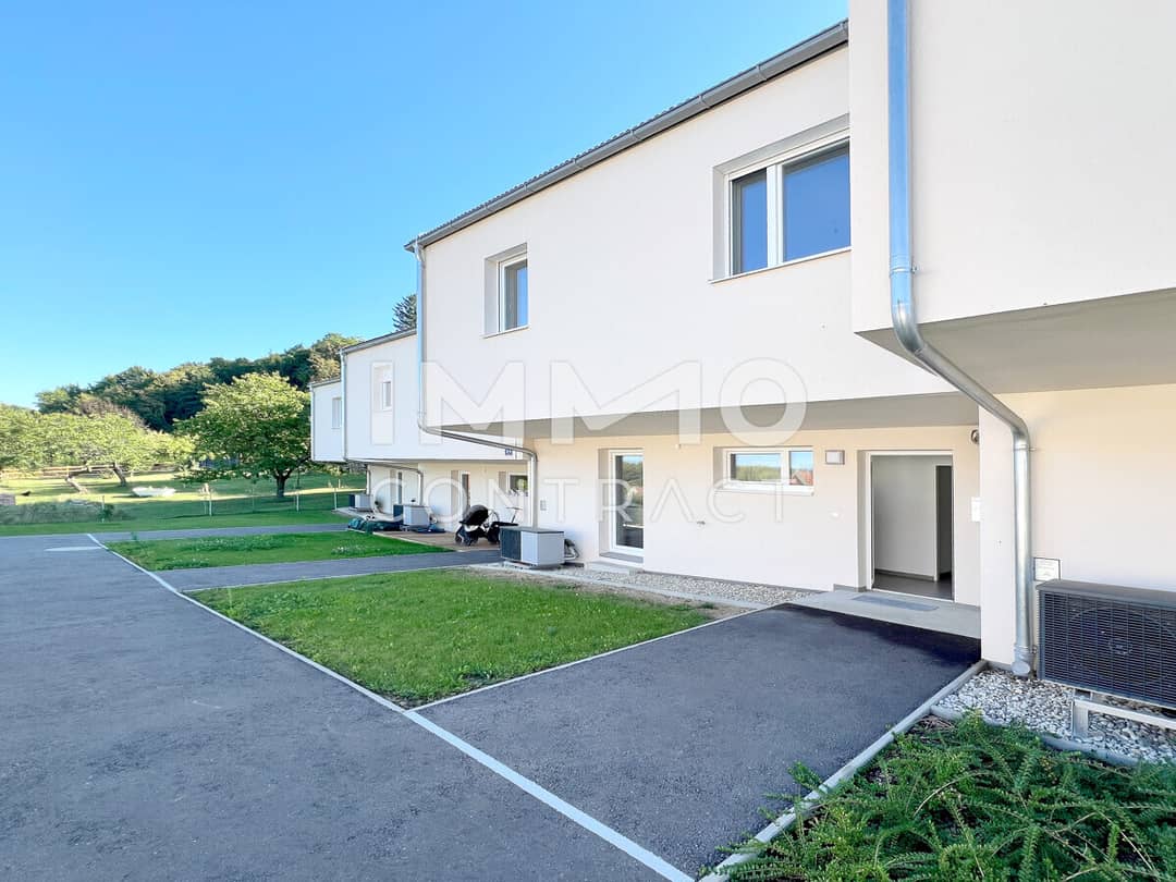 4-Zi-Reihenhaus mit Nebengebäude (Büro) in Grünlage, 2 Pkw-Stellplätze