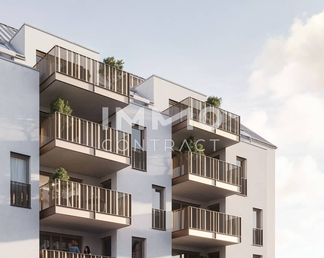 Top floor apartment with balcony and wide view