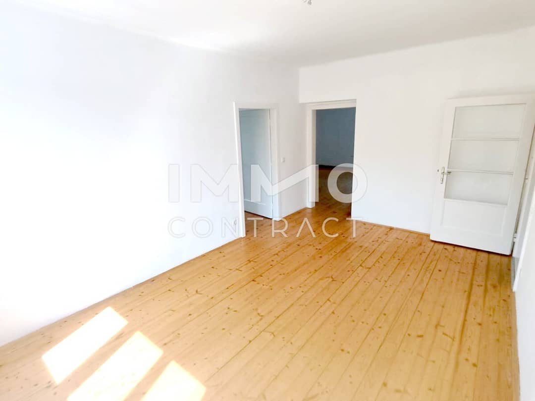Apartment with shared garden and built in kitchen