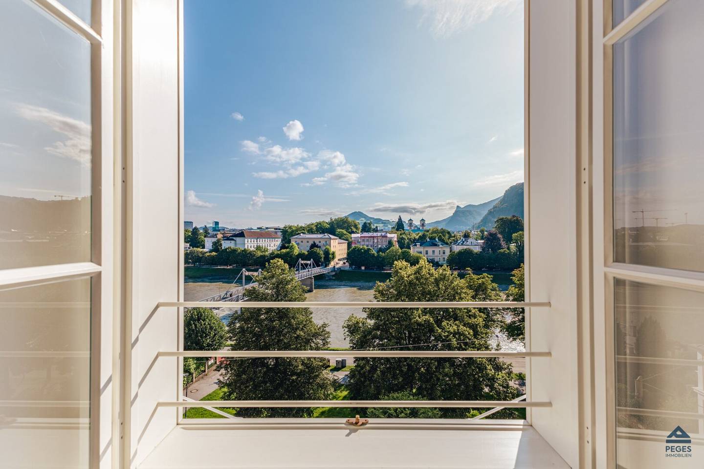 Central Old Town apartment with Salzach view
