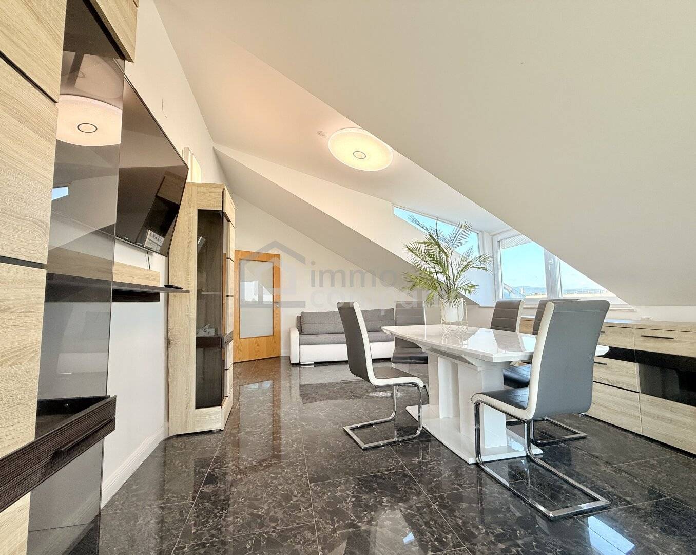Penthouse with large terrace and exclusive lift