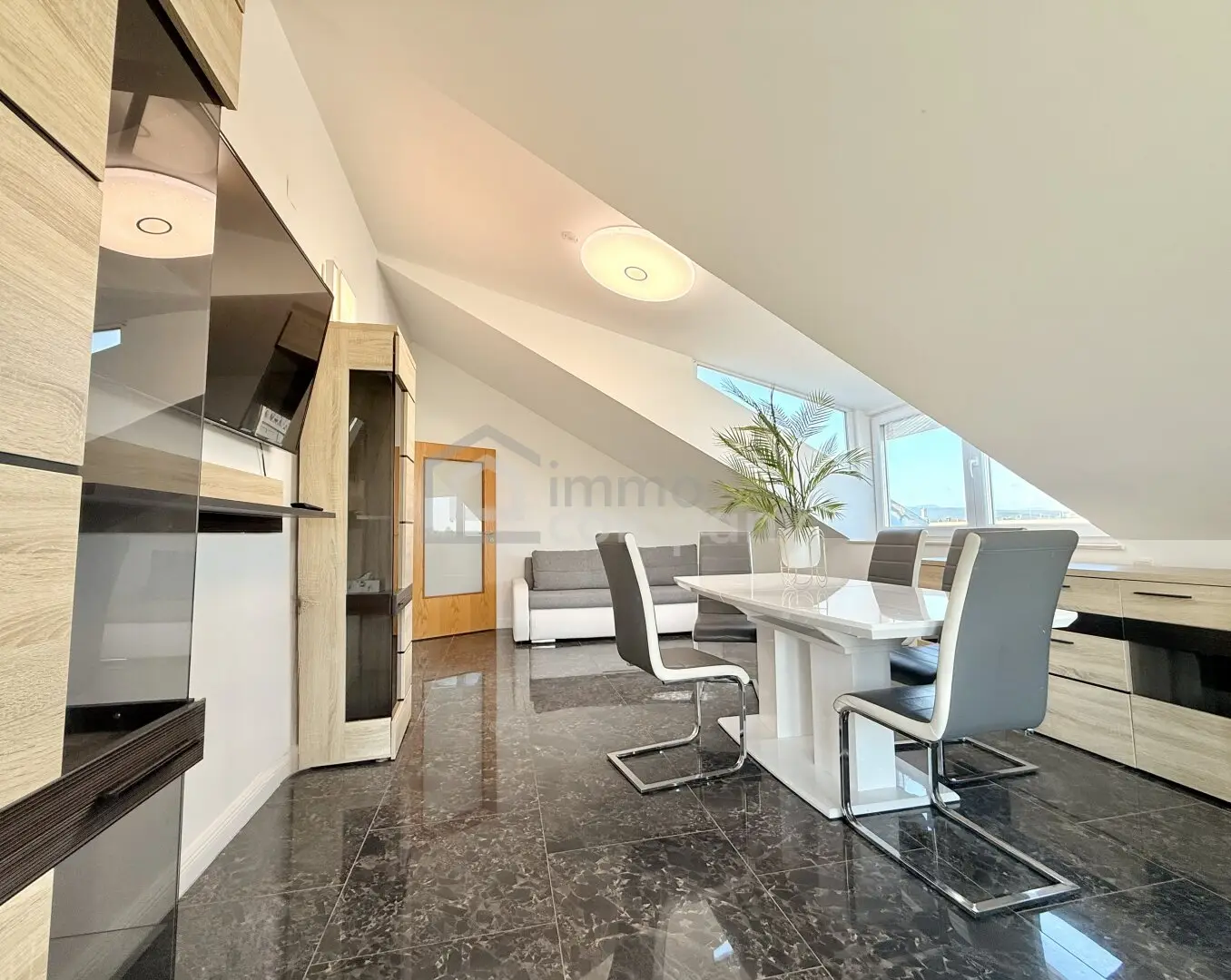 Penthouse with large terrace and exclusive lift