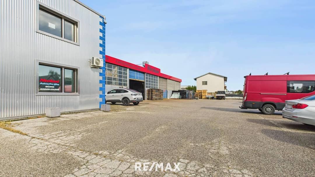 Gewerbehalle mit Wohnhaus in Naarn, 168 m² Wohnfläche, große Freifläche