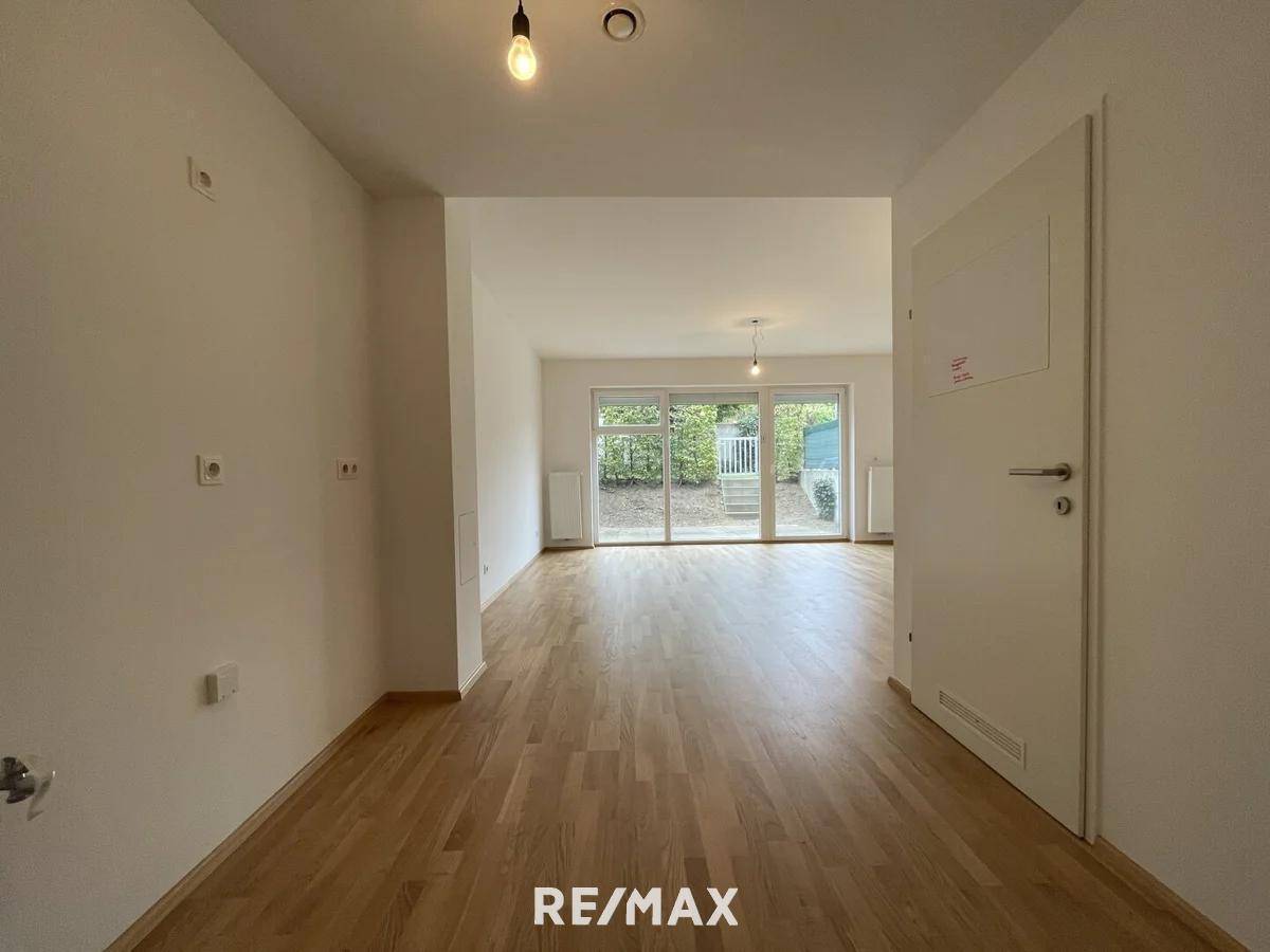Apartment with garden and terrace in a quiet location two parking spaces