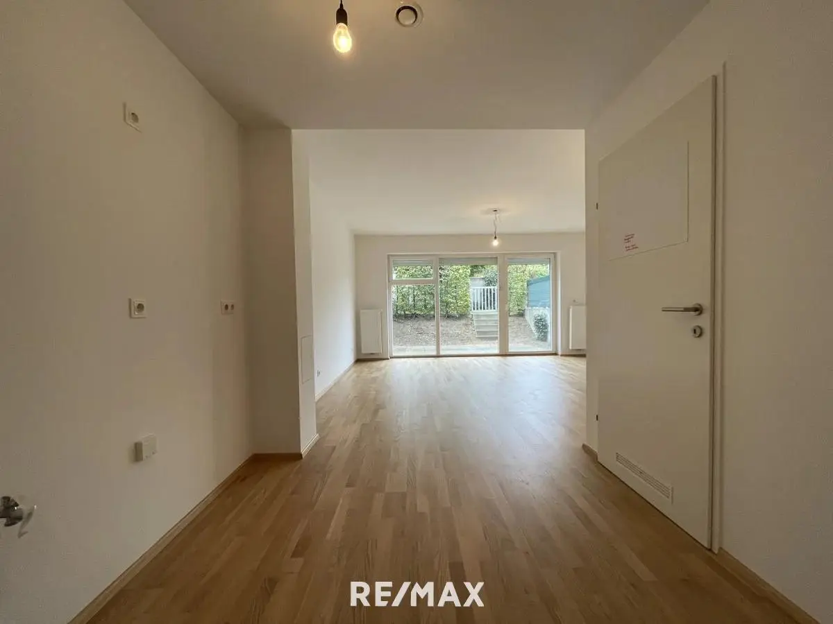 Apartment with garden and terrace in a quiet location two parking spaces
