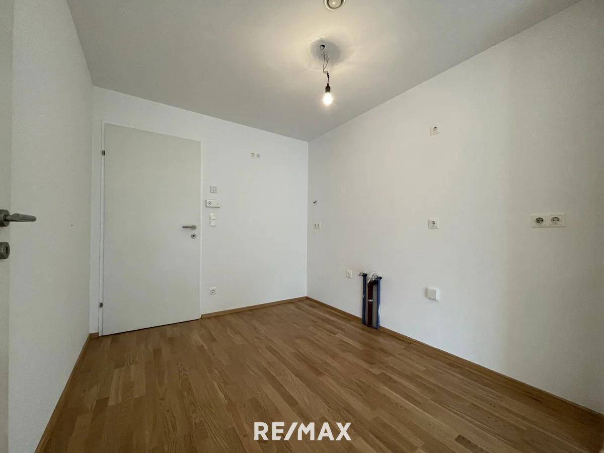 Apartment with garden and terrace in a quiet location two parking spaces