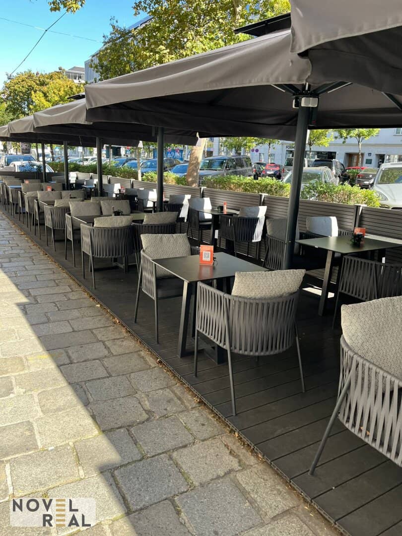 Top restaurant and bar in prime location, fully equipped and ready to start immediately