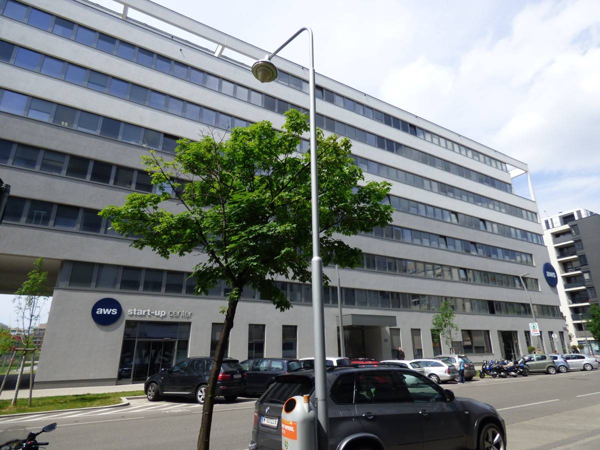 Apartment Modern Office Space by the Park near Praterstern? Wait fix later?