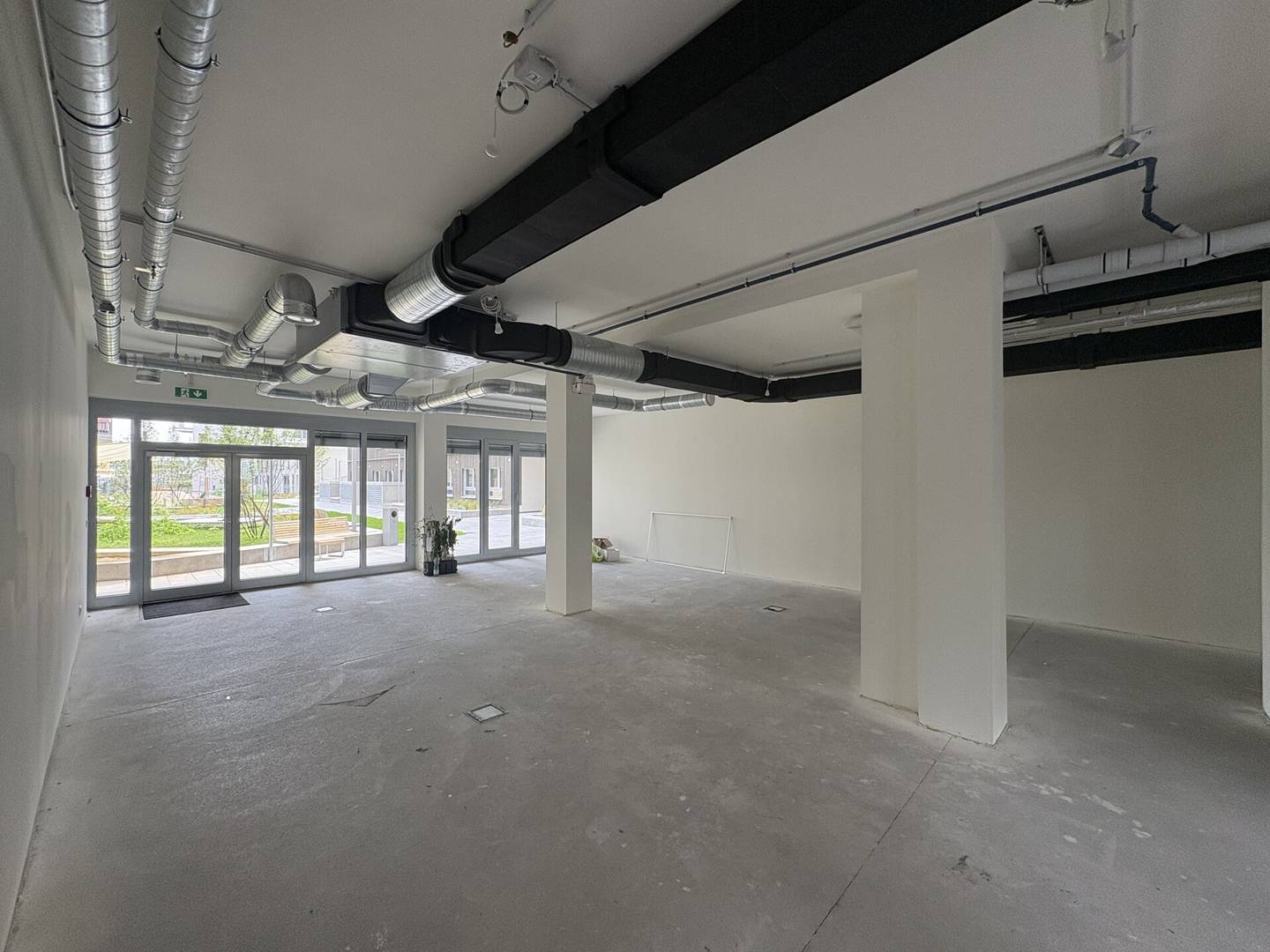 Ladenlokal 126 m² mit zwei Ausgängen im Village im Dritten, 1030 Wien