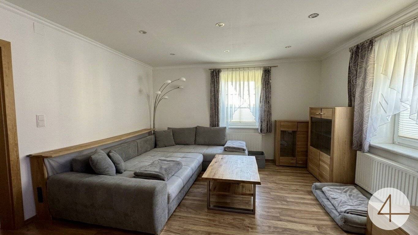 Immediately available house in a cul-de-sac