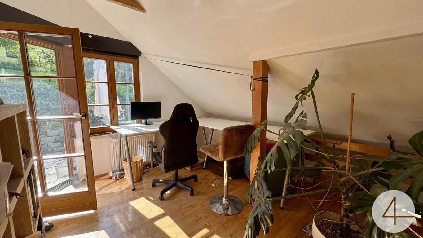 Immediately available house in a cul-de-sac